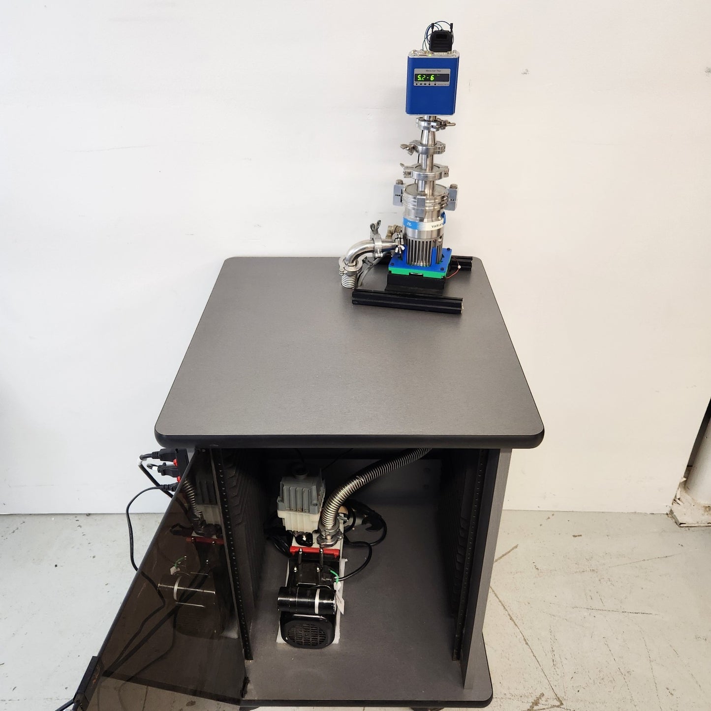 TESTED E-7 Torr UHV Vacuum Cart Varian Turbo-V70 Pfeiffer Duo Pump Station