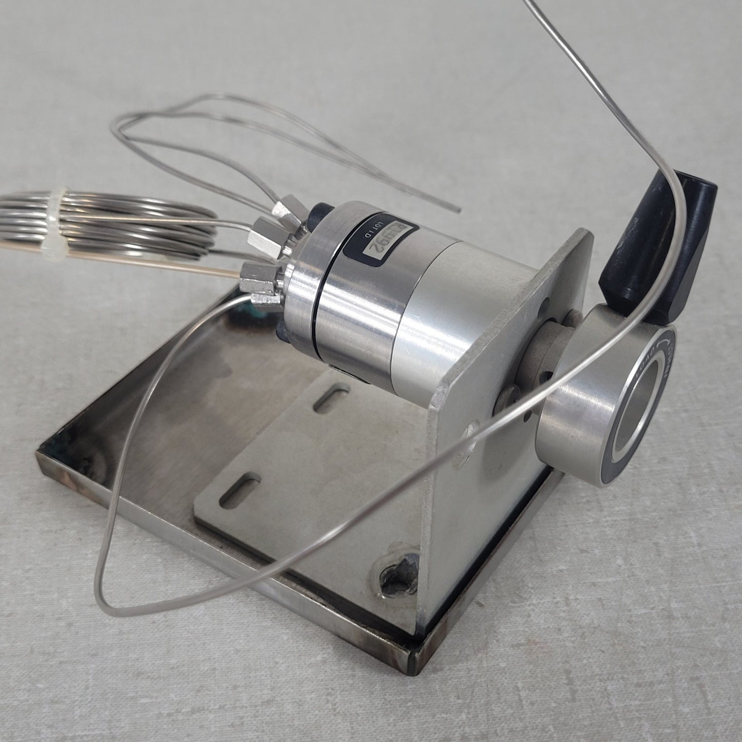 Rheodyne 7125 i Manual Sample Injector Valve HPLC with Tubing & Mounting Bracket