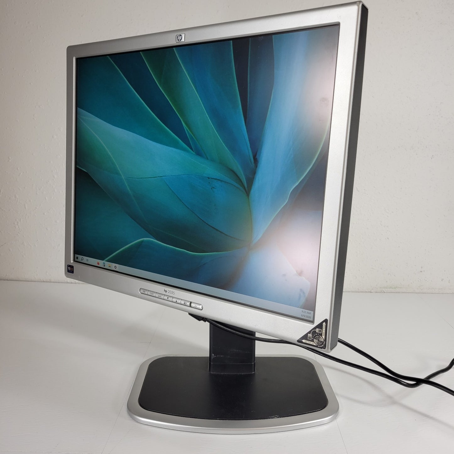 HP 2035 P9614A 20" TFT Flat Panel LCD Color Monitor, Works with DVI & VGA