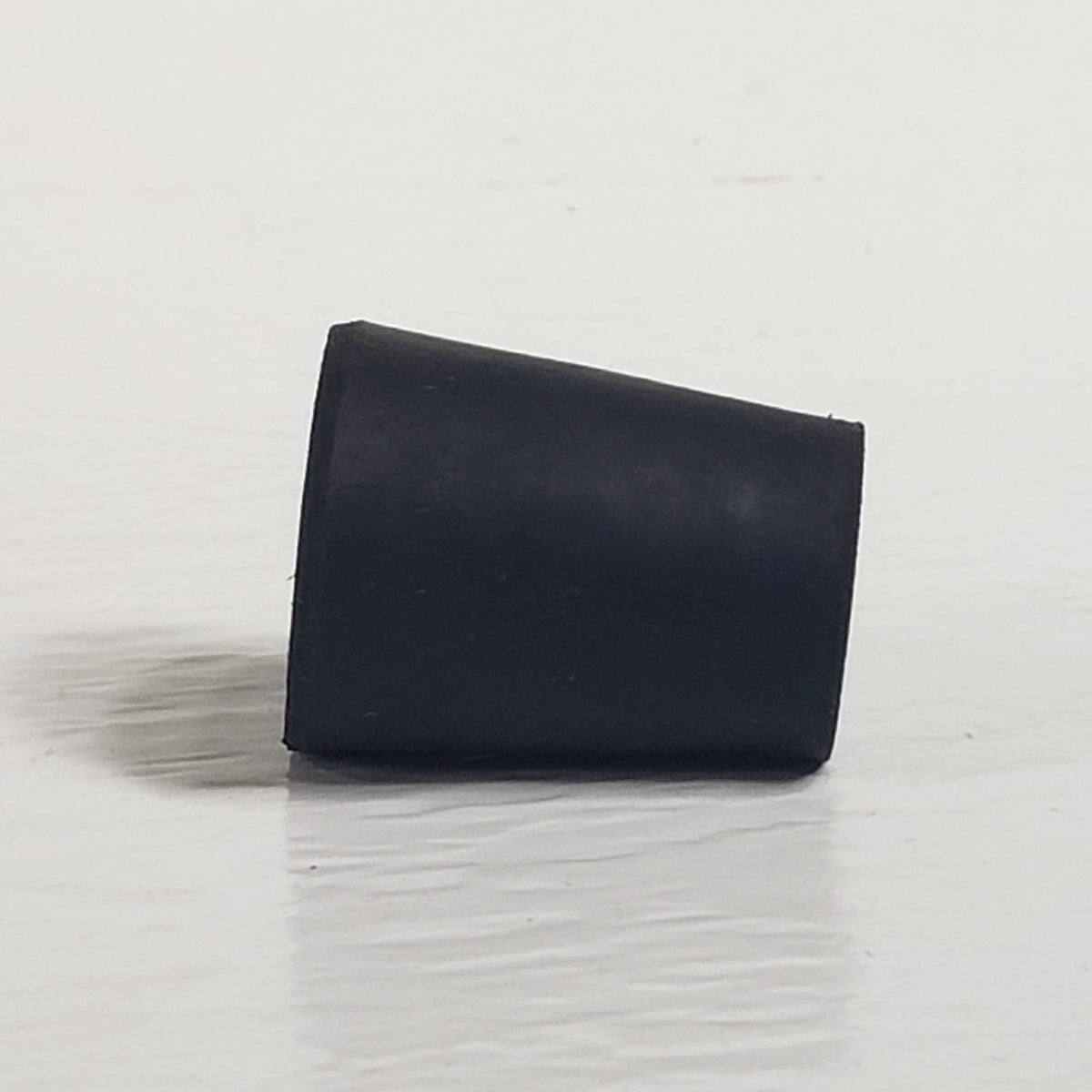 LOT 39 Fisher Scientific 14-135D #2 One-Hole Rubber Laboratory Stoppers