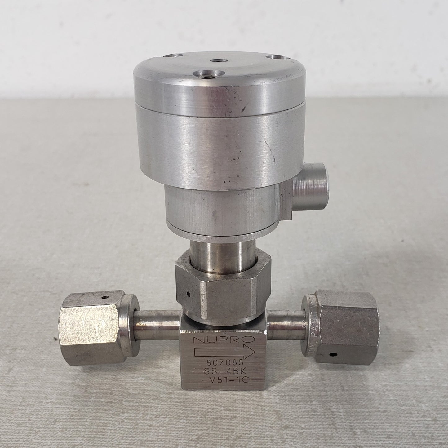 NUPRO SS-4BK-V51-1C Pneumatic Bellows Sealed Valve 1/4in Female VCR Swagelok