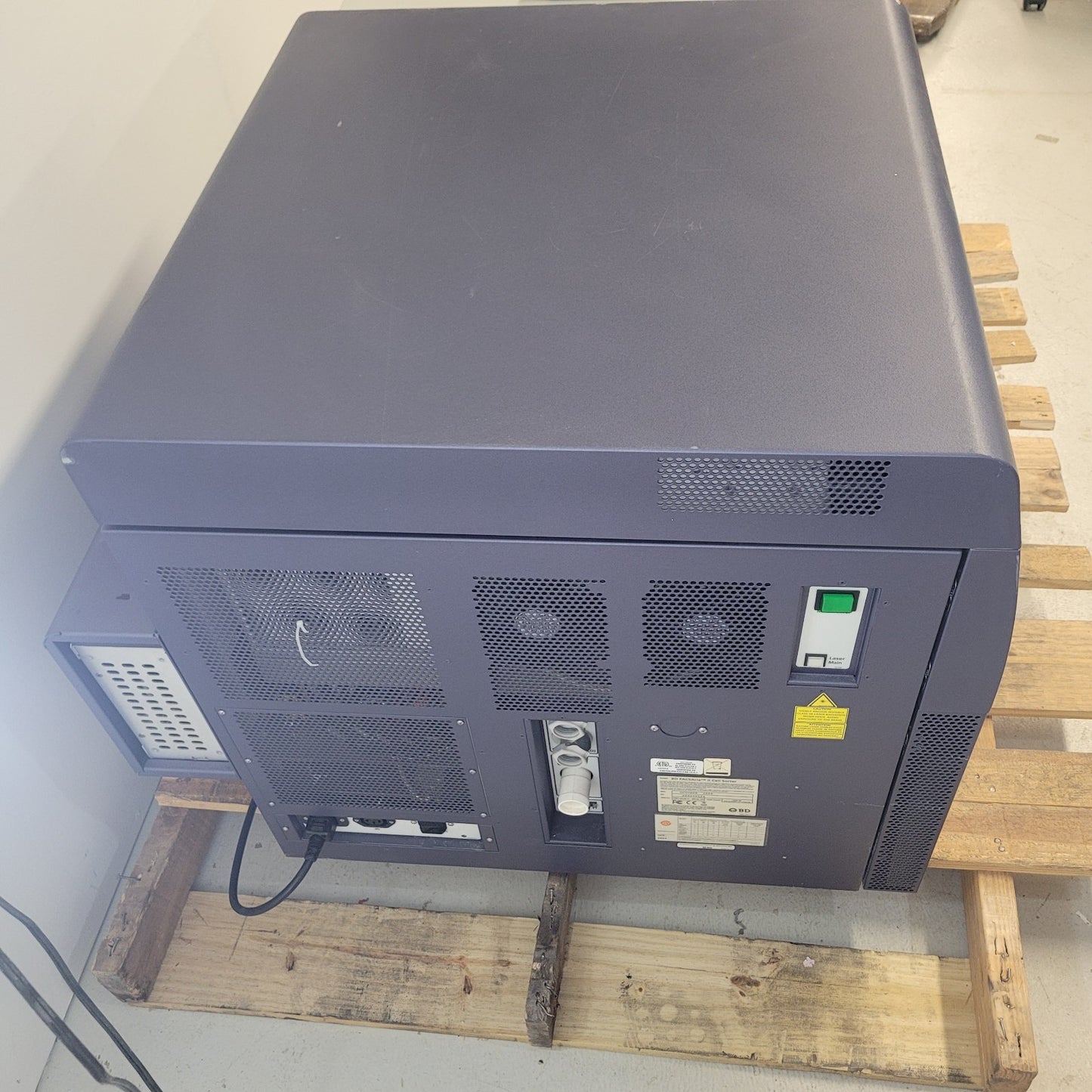 BD Biosciences FACSAria II Cell Sorter Multi-Laser w/ FACSDiva PC Powers On