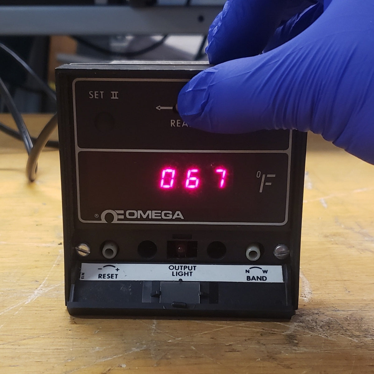 TESTED Omega 4001-KF Digital Temperature Controller Type K 0-2000F 120/240VAC