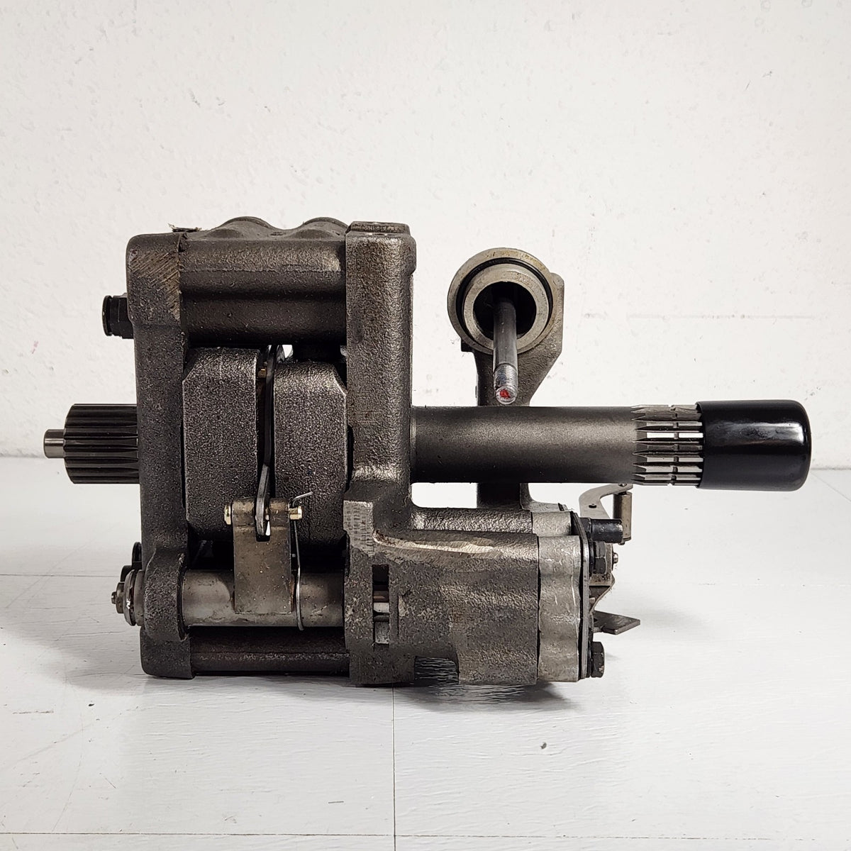 Massey Ferguson 1665500M1 Complete Hydraulic Lift Piston Pump Untested