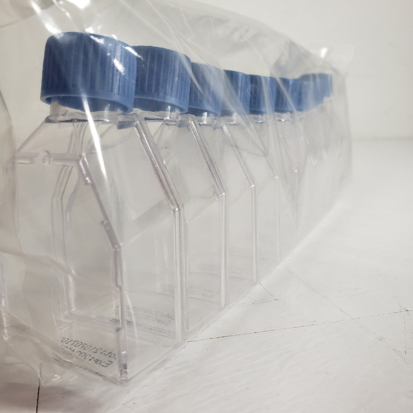 VWR 10861-672 25mL Cell Culture Flasks Treated Vent Cap Sterile 120x