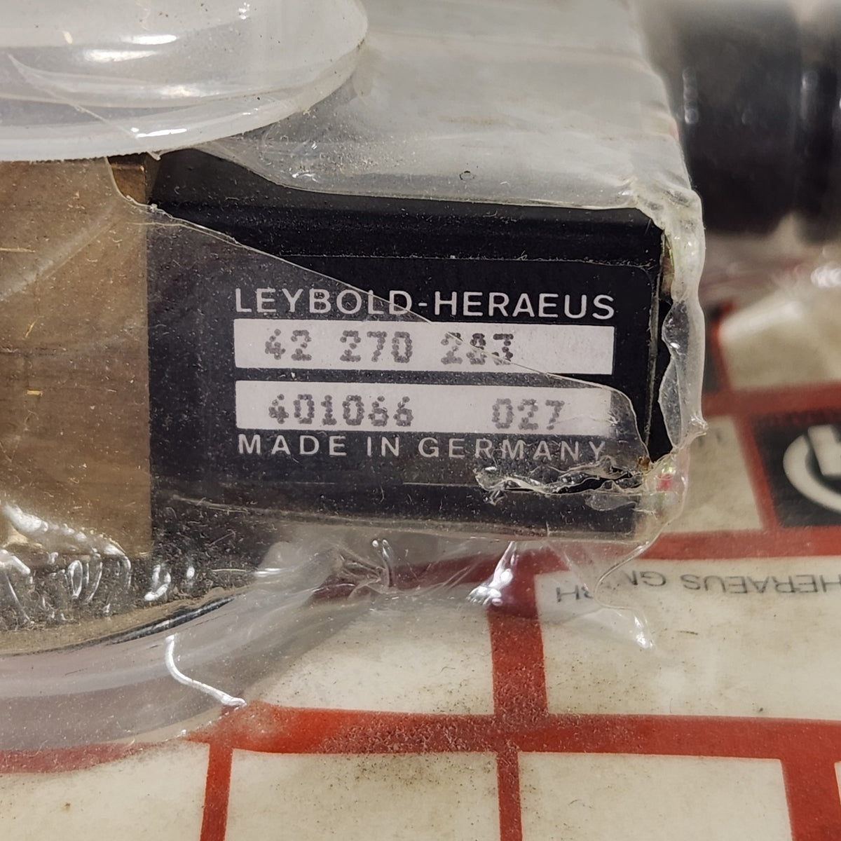 NEW Leybold Heraeus 42 270 283 Electromagnetic Vacuum Solenoid Valve 42270283