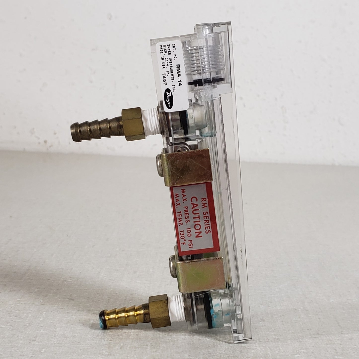 Dwyer RMA-14 Rate-Master 0-2500cc/min Flowmeter w/ Bracket & 3/16" ID Barb Inlet