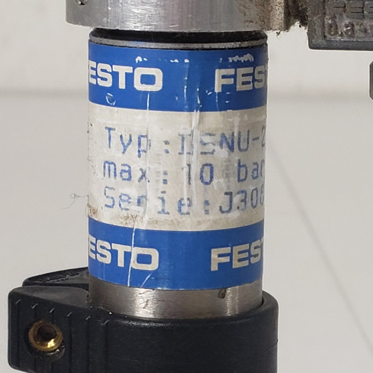 Festo DENU-20-25PPV-A KF40 Pneumatic Bellows Linear Vacuum Feedthrough