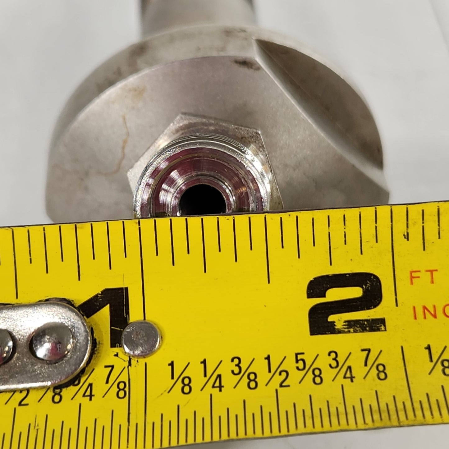 UHV Vacuum Fluid Feedthrough 3/4"-28 UN 3/8" Swagelok + 2x Cajon VCO