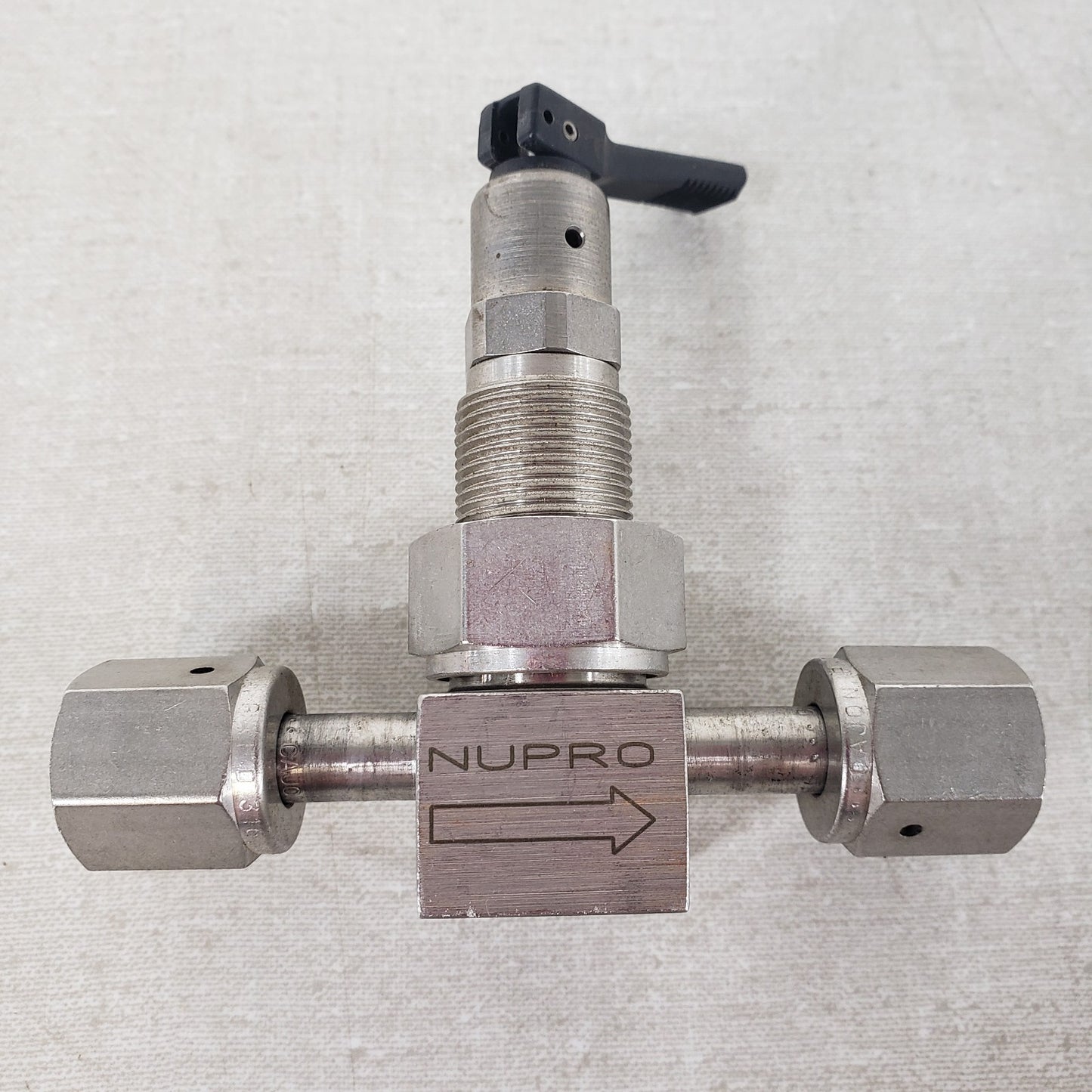 NUPRO SS-4BKT-V51 1/4in Female VCR Bellows Sealed Toggle Valve Swagelok