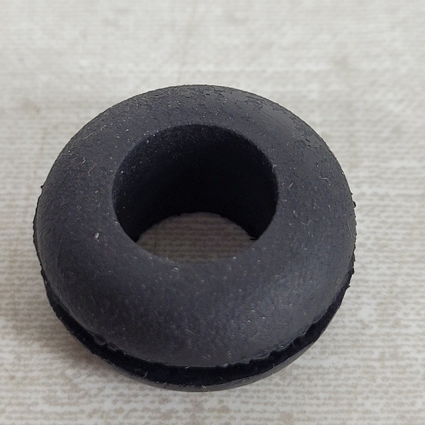 30 Pack Black Applied Rubber Grommets 1/16in Thick 3/4in ID 1-1/8in OD 116740409