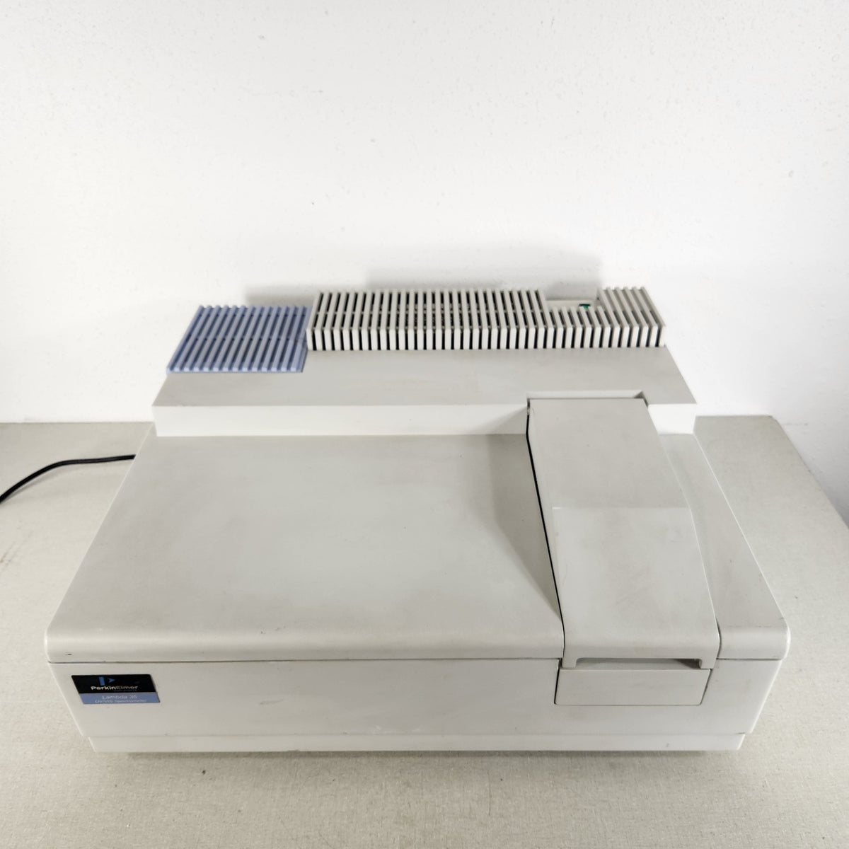 TESTED PerkinElmer Lambda 35 UV/VIS Double Beam Spectrophotometer w/ PC Software