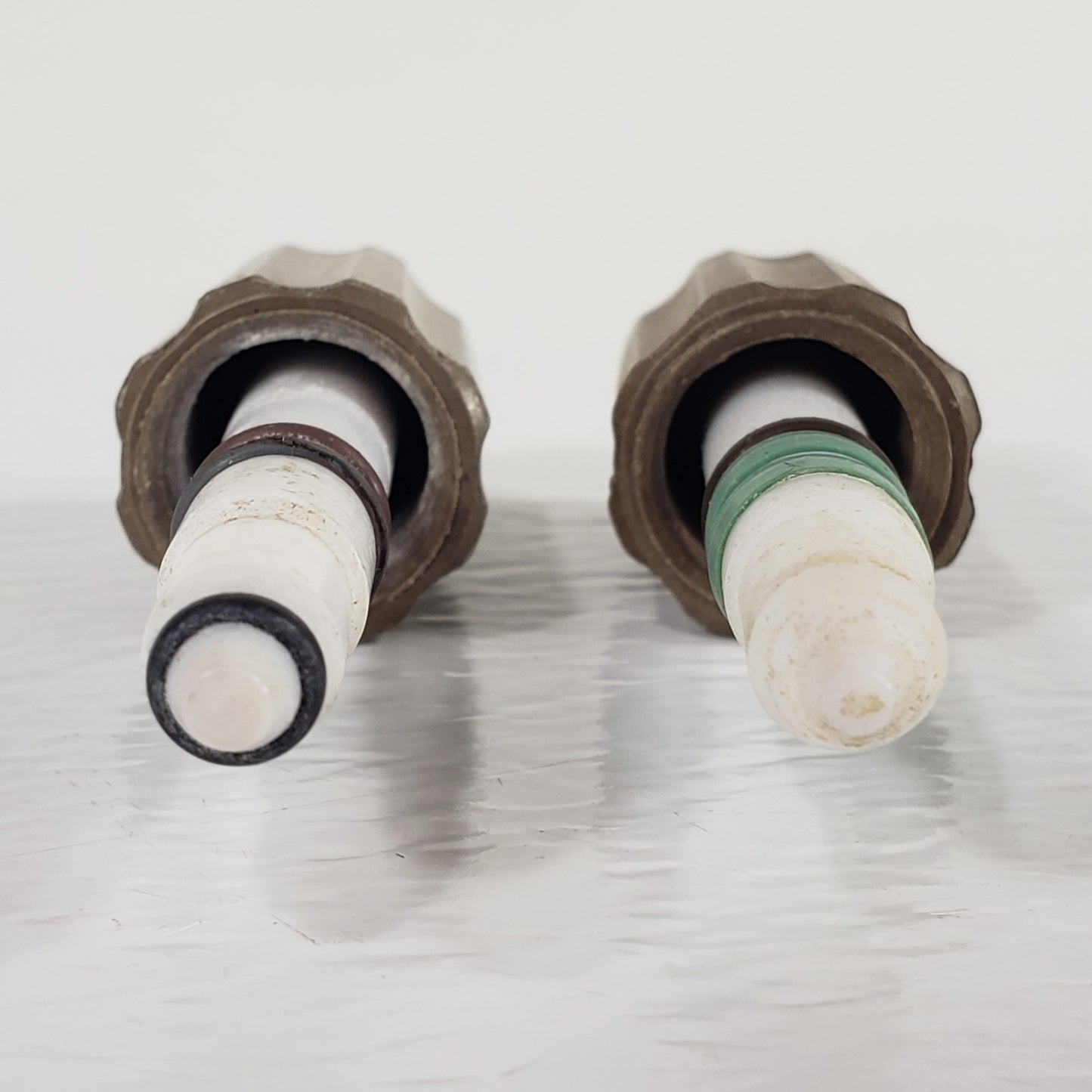 Two CHEMGLASS PTFE 0-8mm High Vacuum Valve Plugs for High Vacuum, Brown & Green