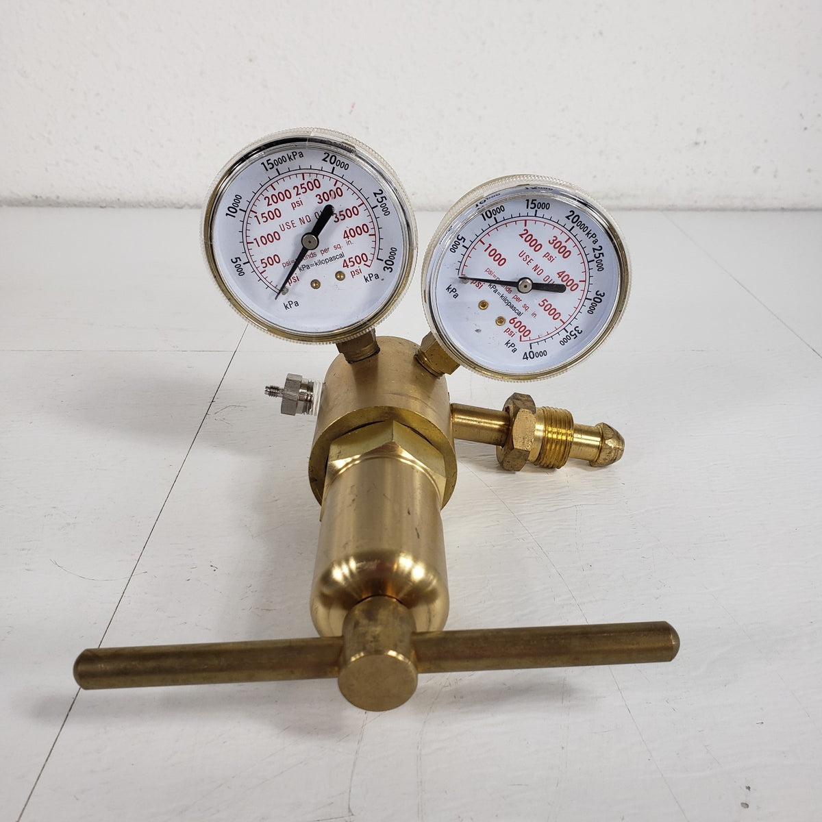 High Pressure Gas Regulator 4500 PSI Outlet 6000 PSI Inlet Dual Gauge Brass