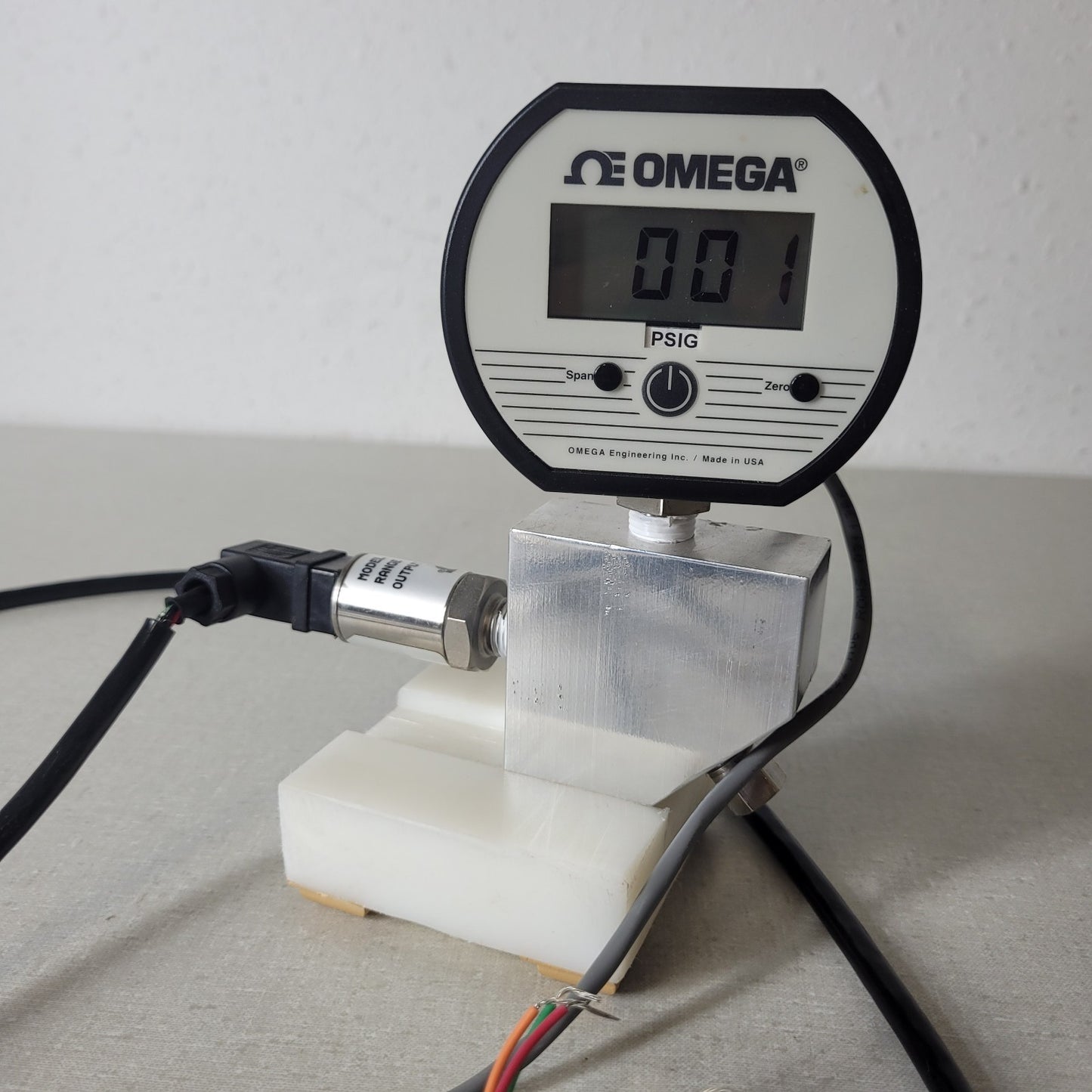 Omega DPG1000AD-1KG PX4100 0-1000 PSI Pressure Gauge Transducer Assembly