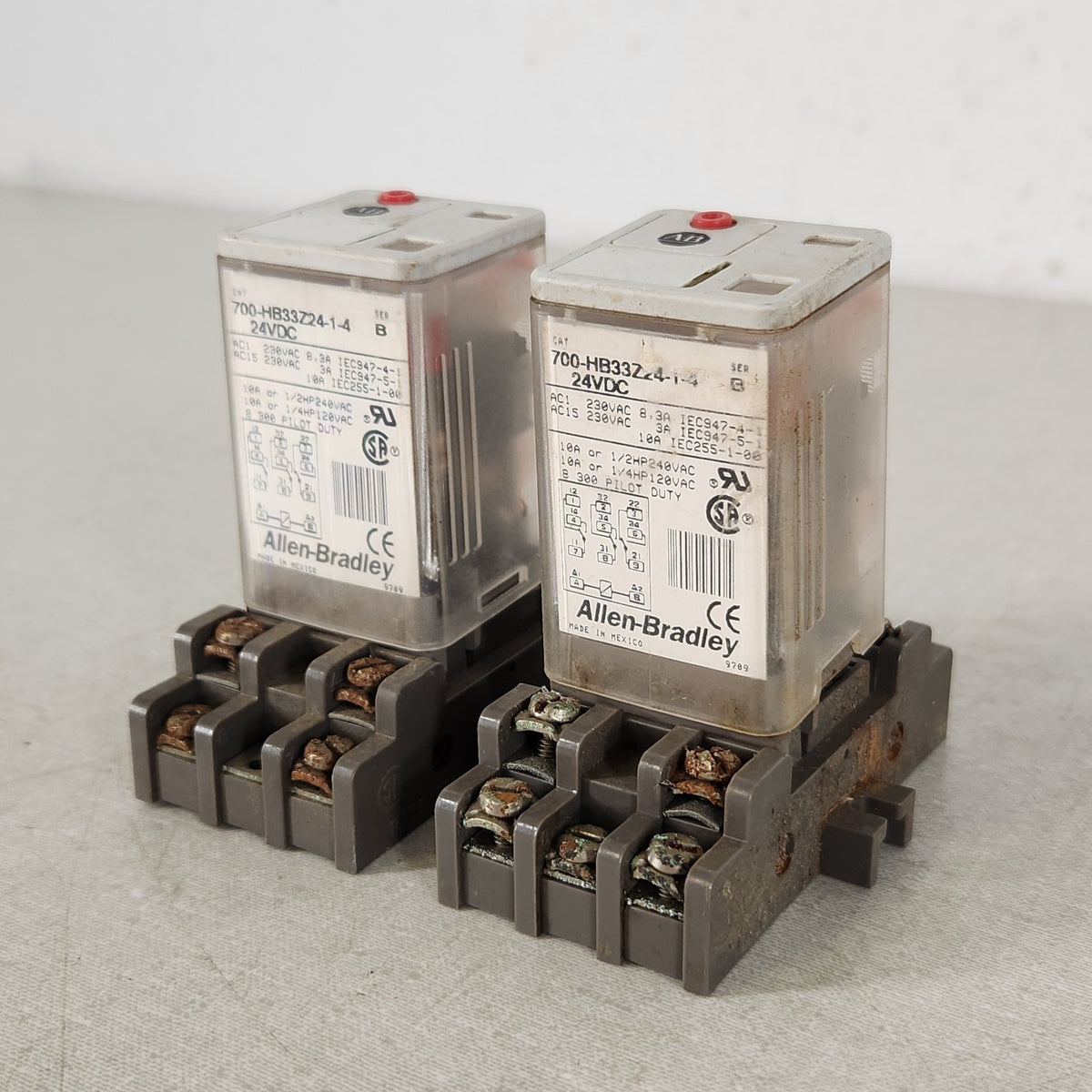 LOT OF 2 Allen-Bradley 700-HB33Z24-1-4 24VDC 3PDT 10A Control Relays