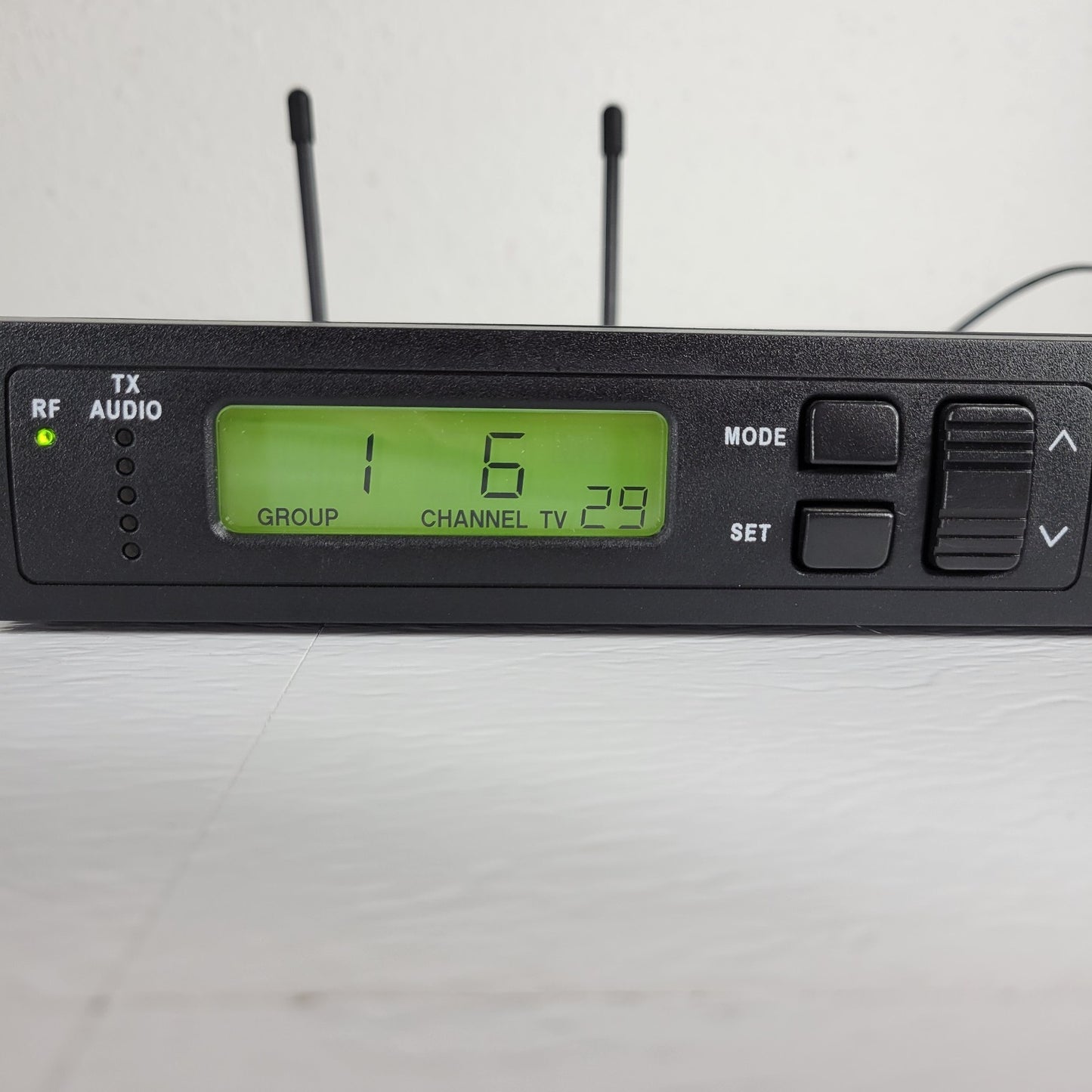 SHURE Wireless Controller ULXS4 J1 554-590MHz, Both Antennae, No Power Supply