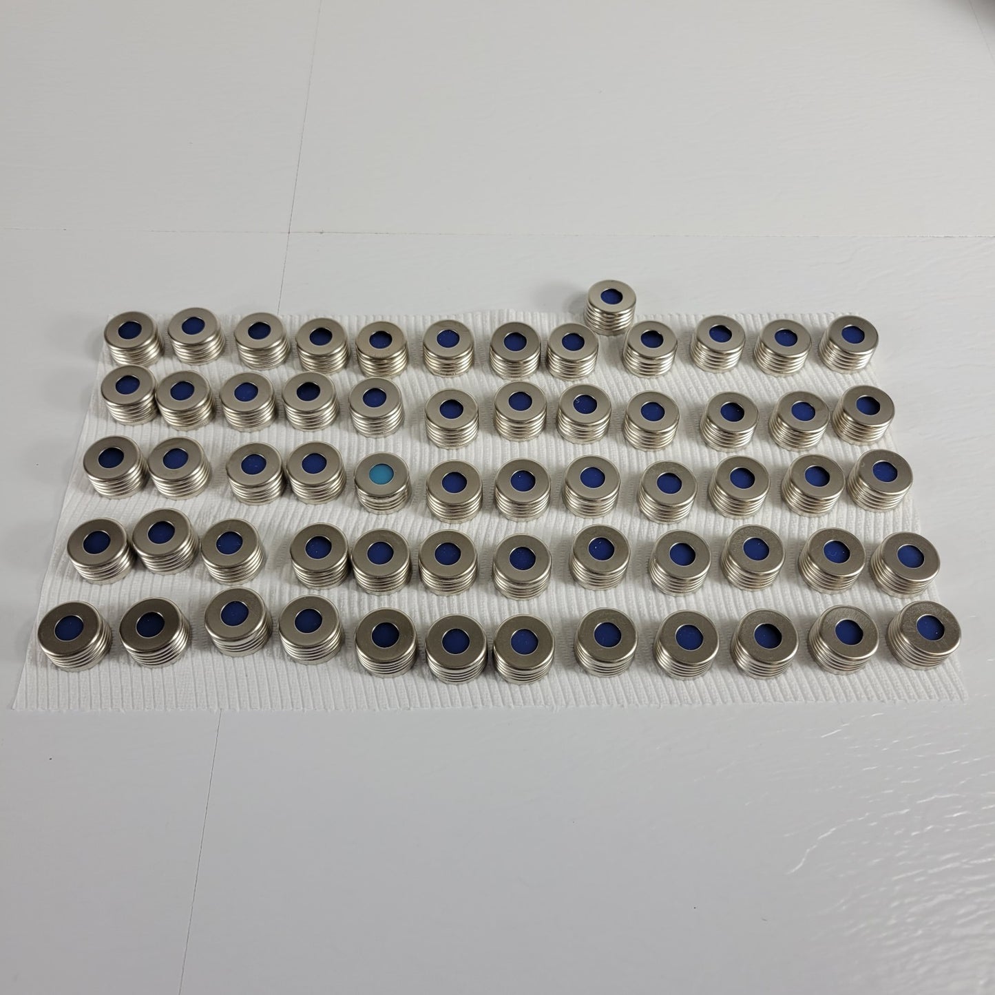 18mm Screw Top Vial Caps with Blue PTFE/Silicone Seals, Pack Of 61