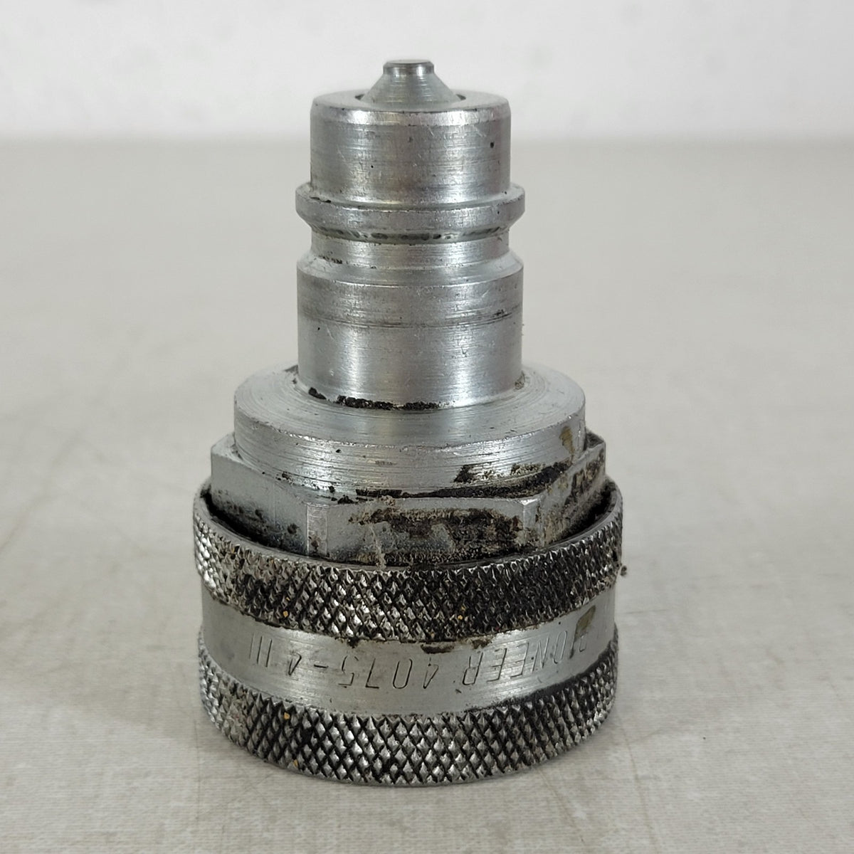Pioneer 4075-4 1/2" Hydraulic Coupler Adapter IH Old Style to Pioneer ISO