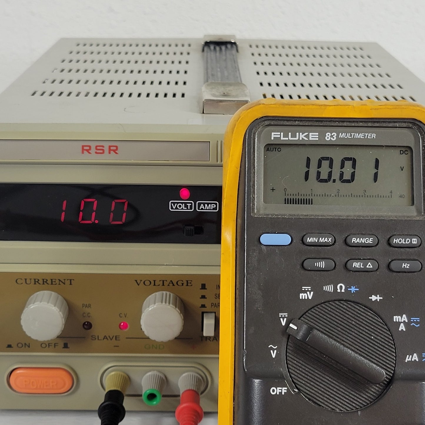 TESTED RSR HY3002-3 Triple Output Linear DC Power Supply 2x0-30V 2A 5V3A Grade B