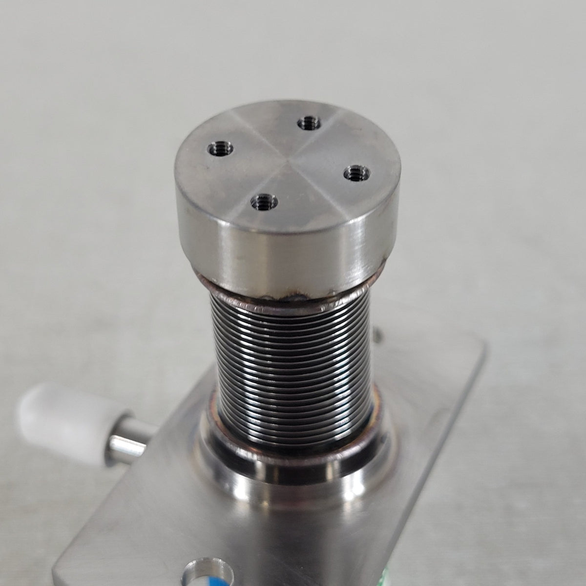 Pneumatic Bellows-Sealed Vacuum Linear Motion Feedthrough Actuator