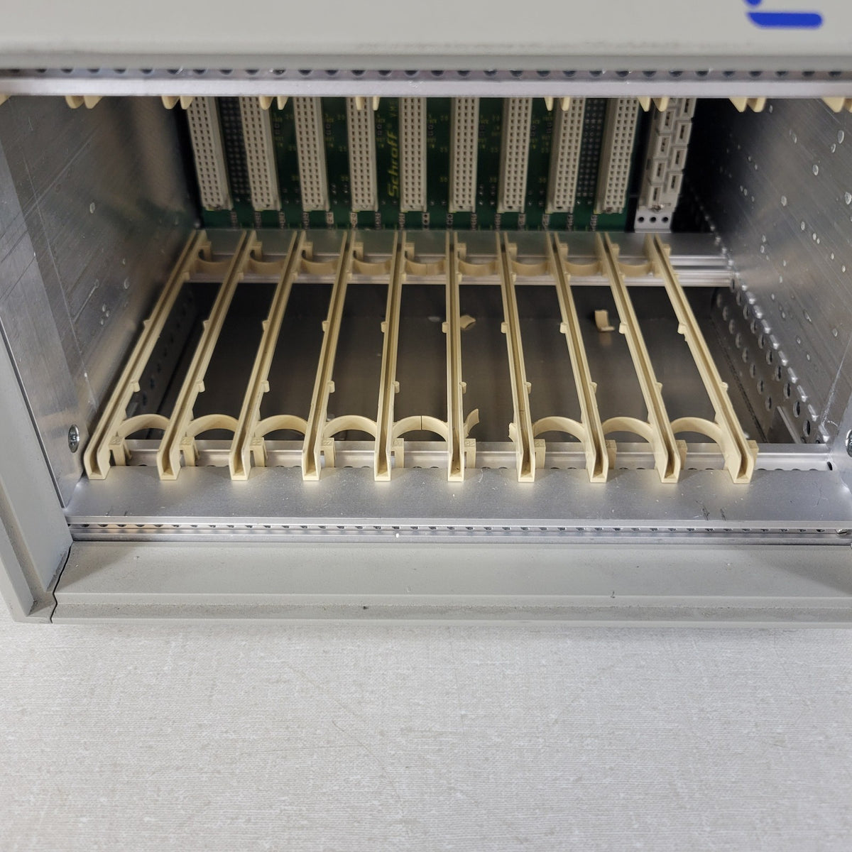 ETAS ES1000 VME64x Mainframe Chassis Backplane Rack Enclosure