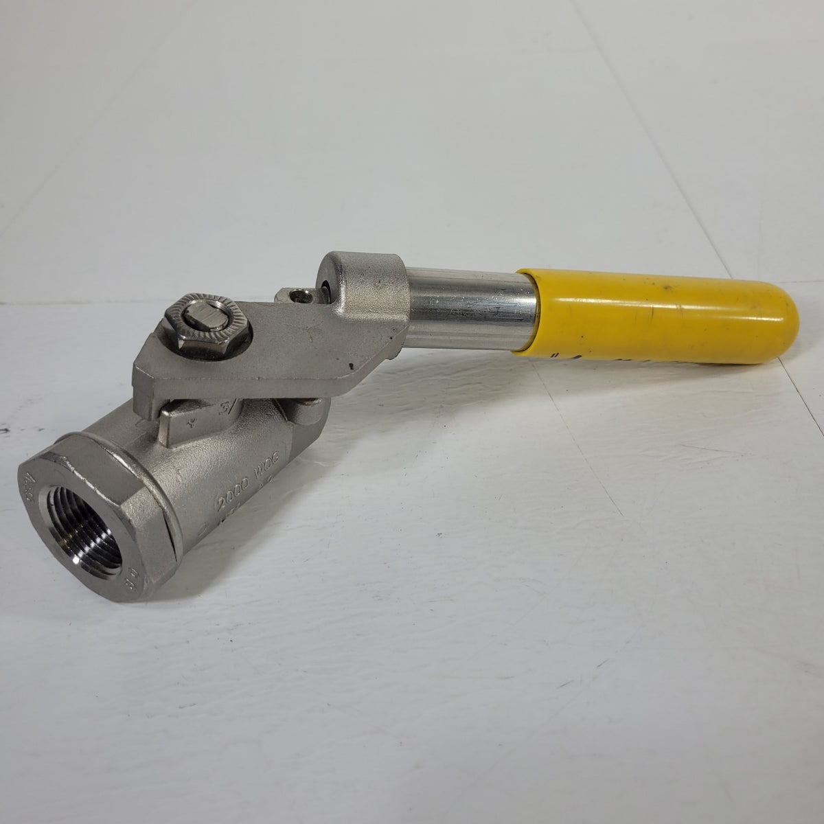 Apollo 76-106-01 1-1/4" CF8M Stainless Steel Ball Valve 1500 WOG NPT USA