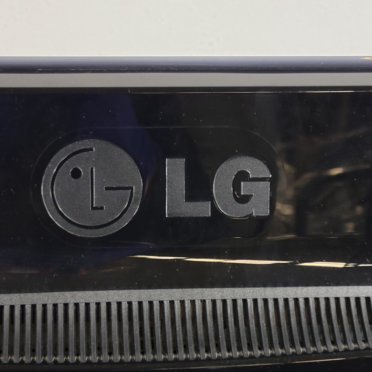 LG W2340VG Flatron Widescreen Monitor, Works with VGA, DVI-D, and HDMI