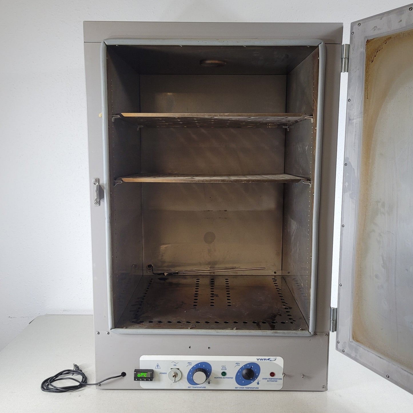 TESTED to 200C VWR 1326 Oven Gravity Convection Oven w/ Omega DP8PT Meter