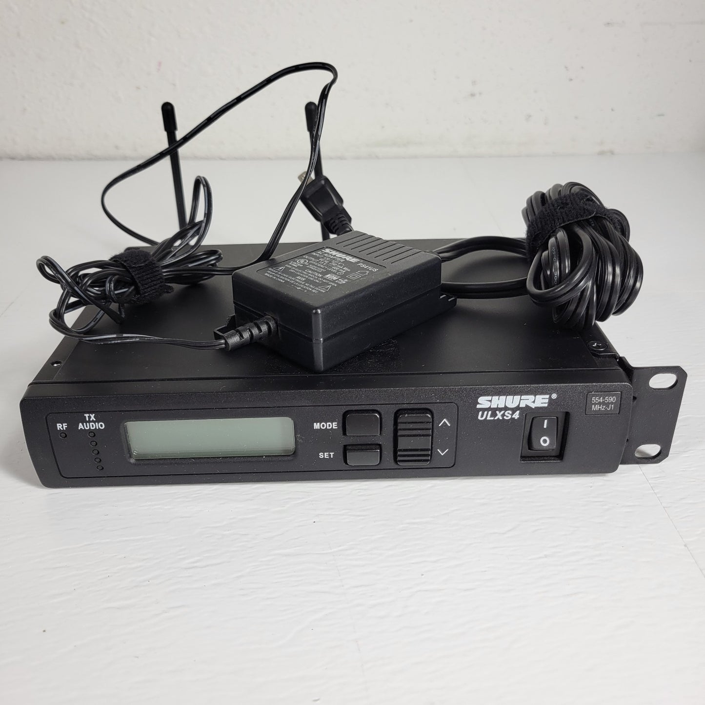 SHURE Wireless Controller ULXS4 J1 554-590MHz, Both Antennae and Power Supply