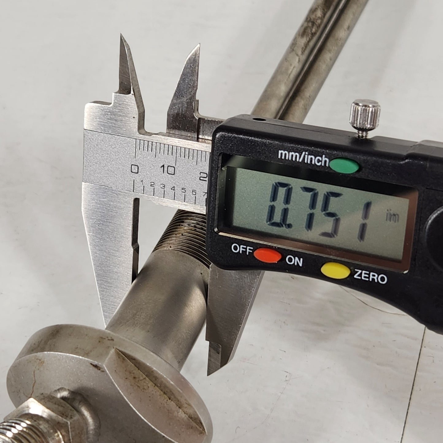 UHV Vacuum Fluid Feedthrough 3/4"-28 UN 3/8" Swagelok + 2x Cajon VCO