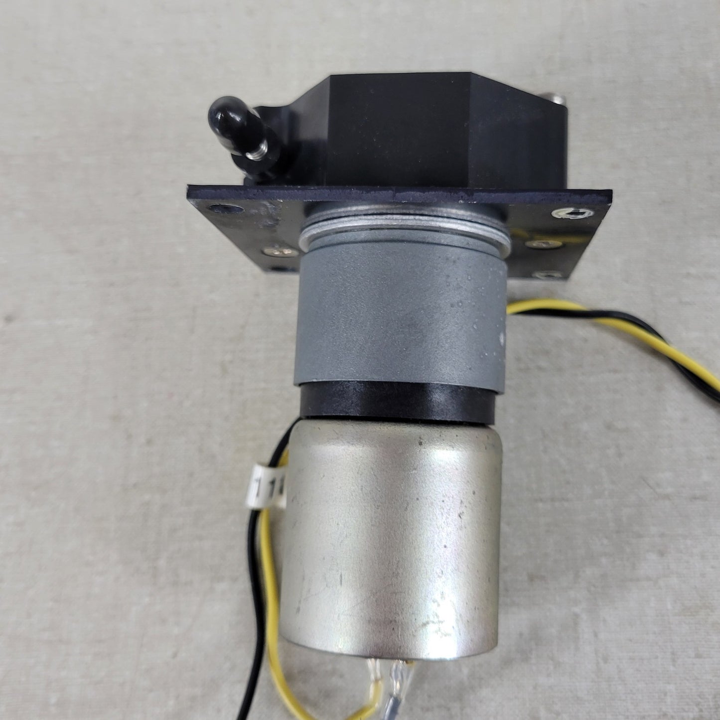 Watson-Marlow 941121 Peristaltic Pumphead w/ Premotec 9904-120-16707 30VDC Motor