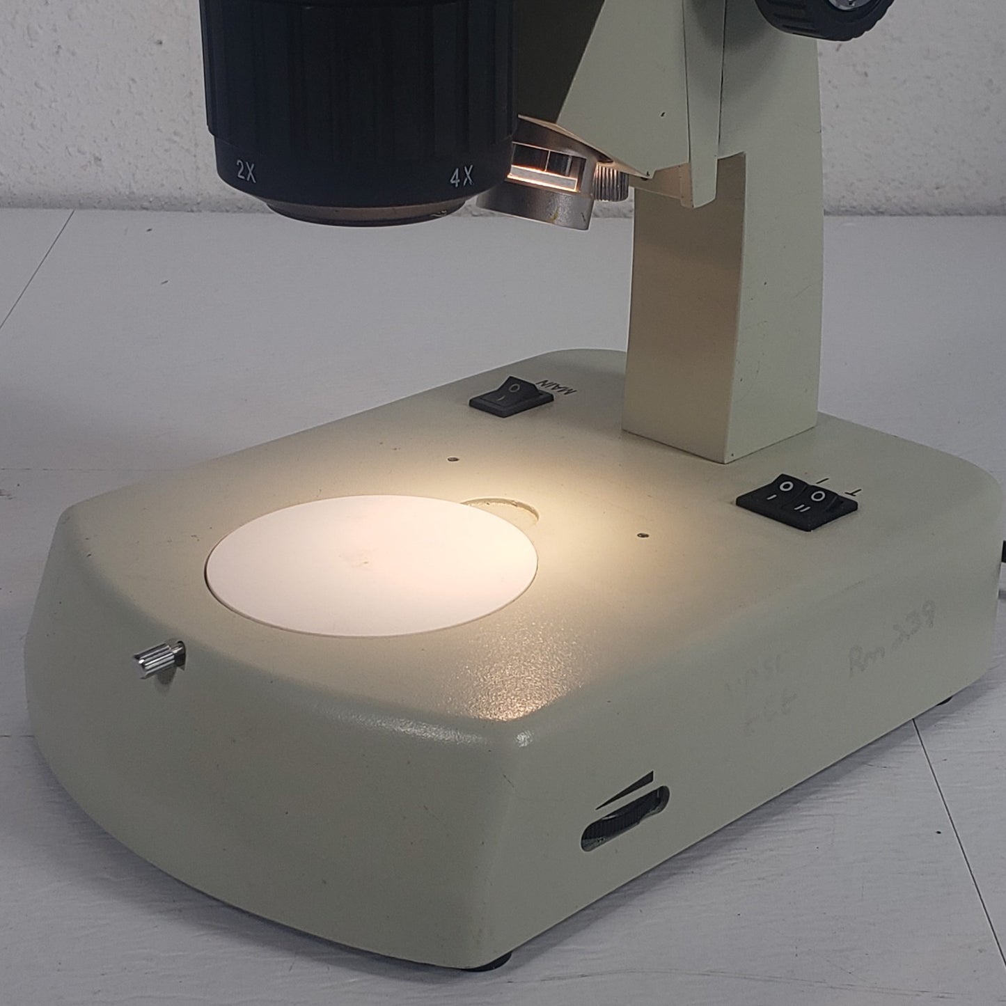Edmund Scientific 31196-00 Stereo Binocular Microscope WF10X/20 20X 40X
