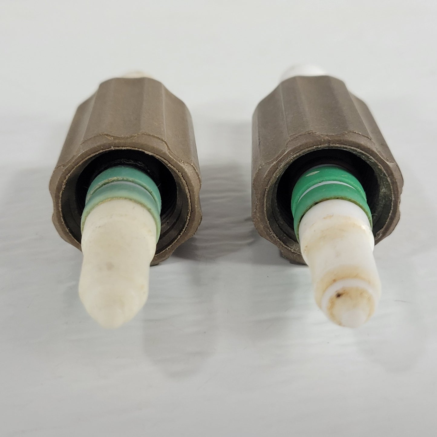 2x Chemglass CG-961-02 0-8mm PTFE Chem-Cap Hi-Vac Valve Plugs Green