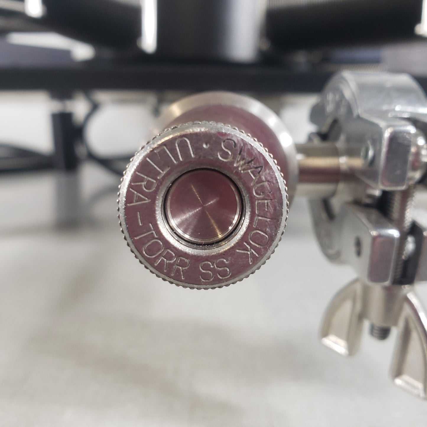 TESTED Lake Shore TTP4 Table Top 3-axis Cryogenic Probe Station 4.2-475K 0-67GHz