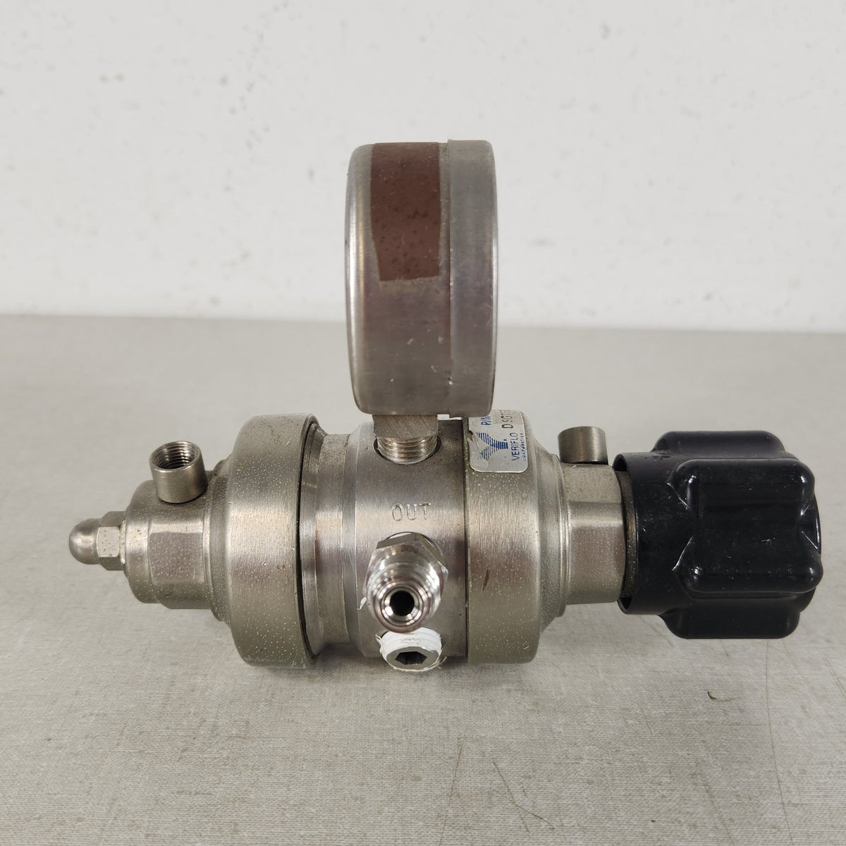 Veriflo DSG752S5807PG Stainless Steel Dual Gauge Gas Pressure Regulator CGA580