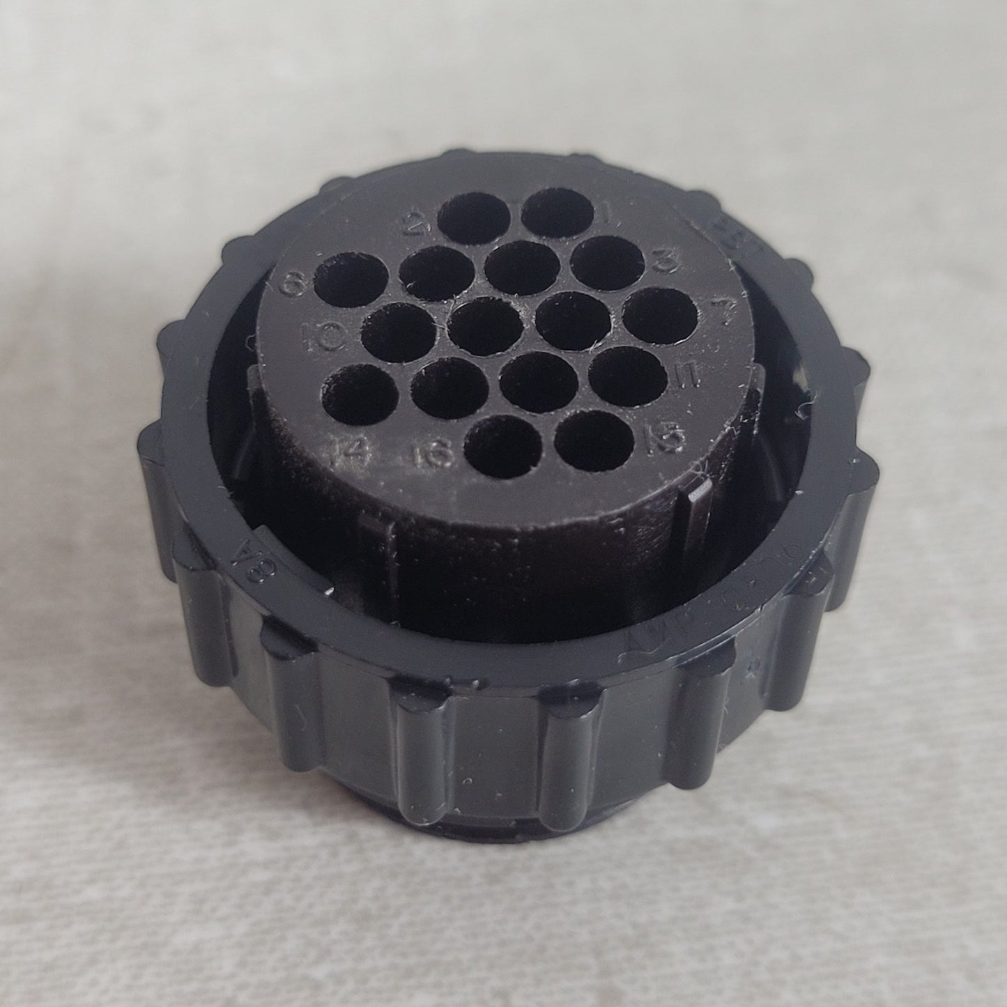 4 Units AMP 206037-1 Circular Connector Plug 16 Position CPC Series