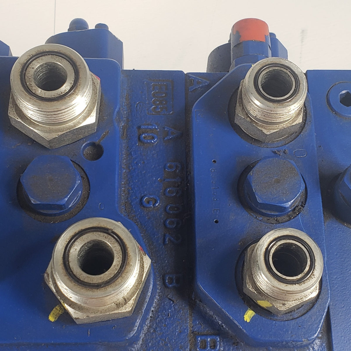 Bosch Rexroth R901176571 M6 3-Spool Hydraulic Control Valve Bank UNTESTED