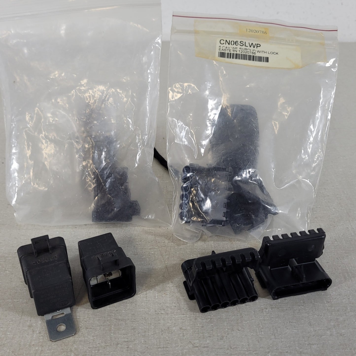 Large Mixed Lot Molex Electronic Connector Housings Plugs Terminals & Sockets