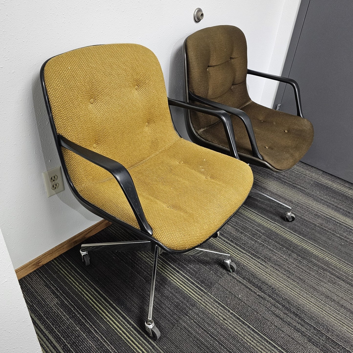 PAIR Vintage 1977 Steelcase 451-312 MCM Swivel Rolling Office Chairs Pollock