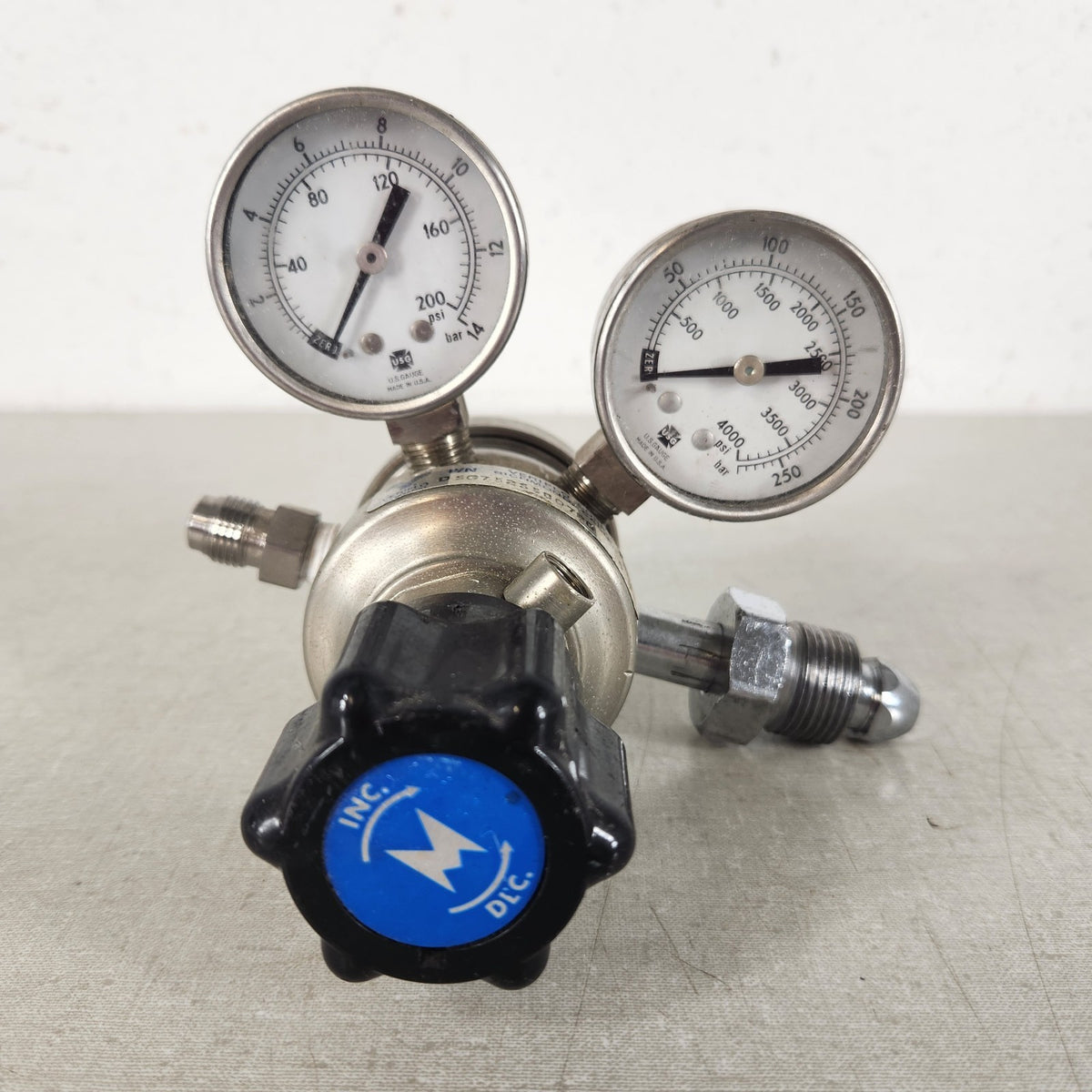 Veriflo DSG752S5807PG Stainless Steel Dual Gauge Gas Pressure Regulator CGA580