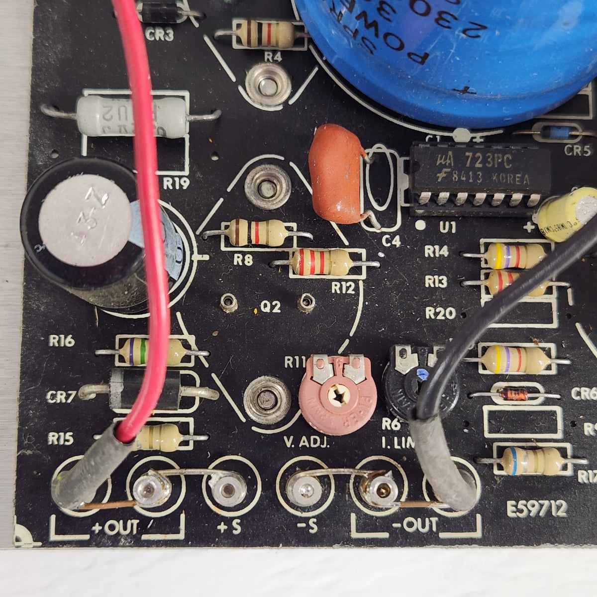 Power-One HD12-6.8-A 12V 6.8A Linear Regulated DC Power Supply 82W