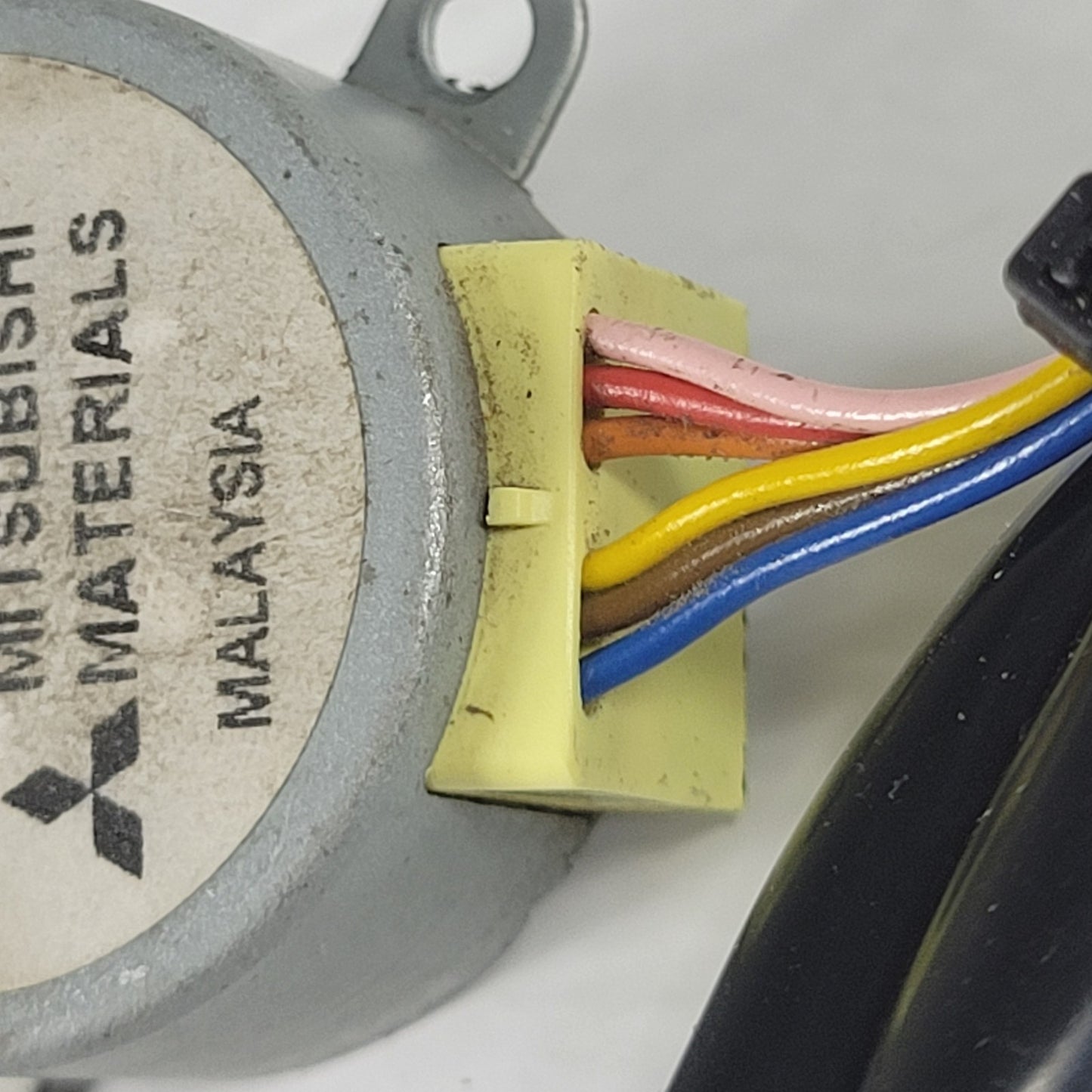 Mitsubishi Materials MP35ED 3124 R 24VDC 650 ohm Stepping Motor 3 x 5 mm Drive