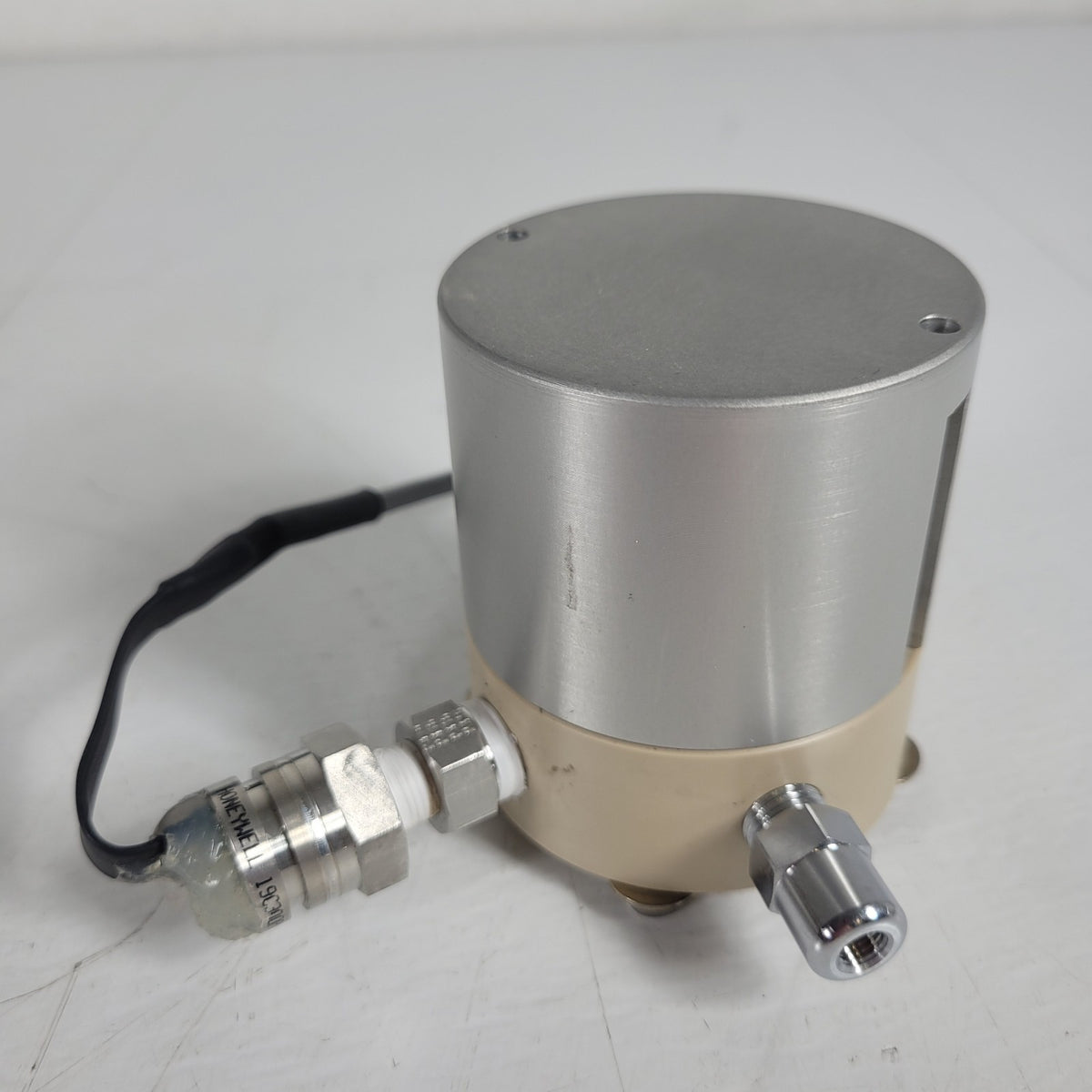 Motorized PEEK Stainless Fluid Control Valve w/ Honeywell 300 PSI Sensor