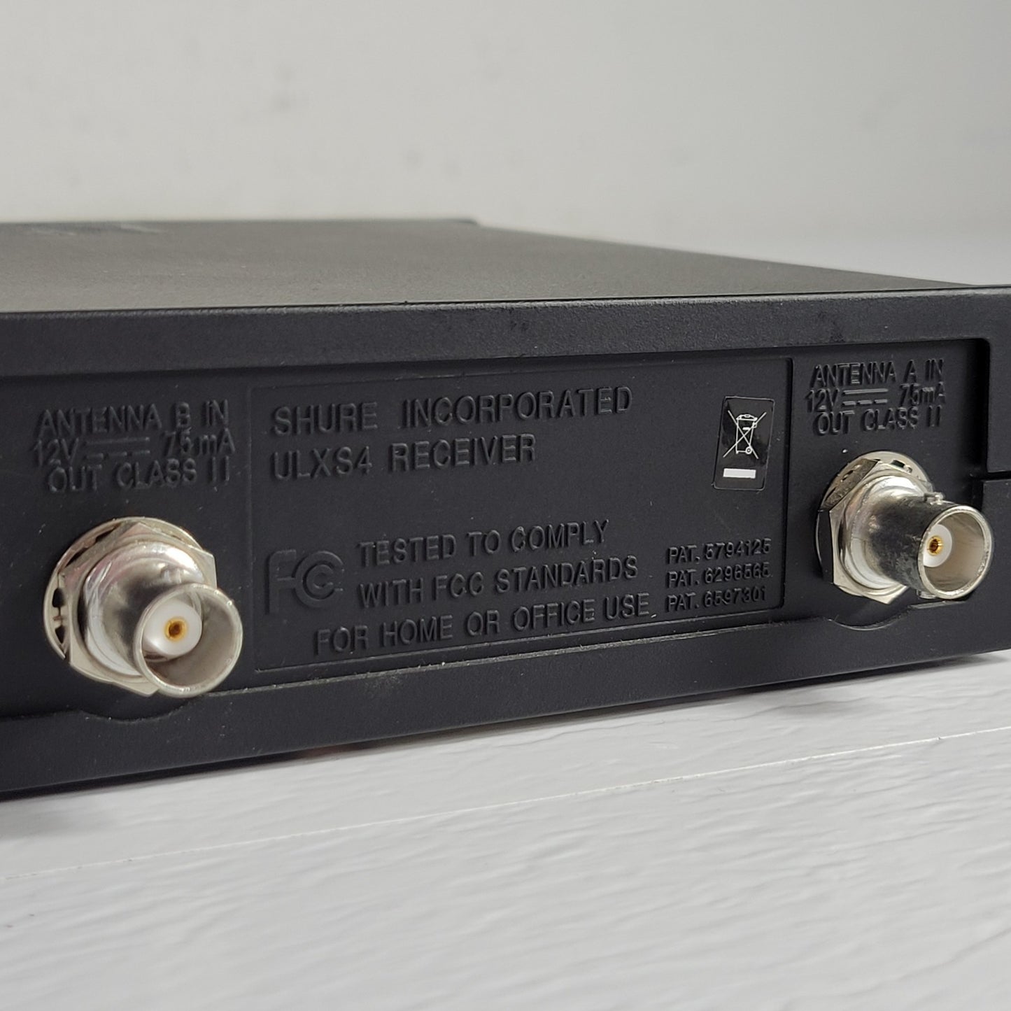SHURE Wireless Controller ULXS4 G3 470-506MHz, No Antenna or Power Supply