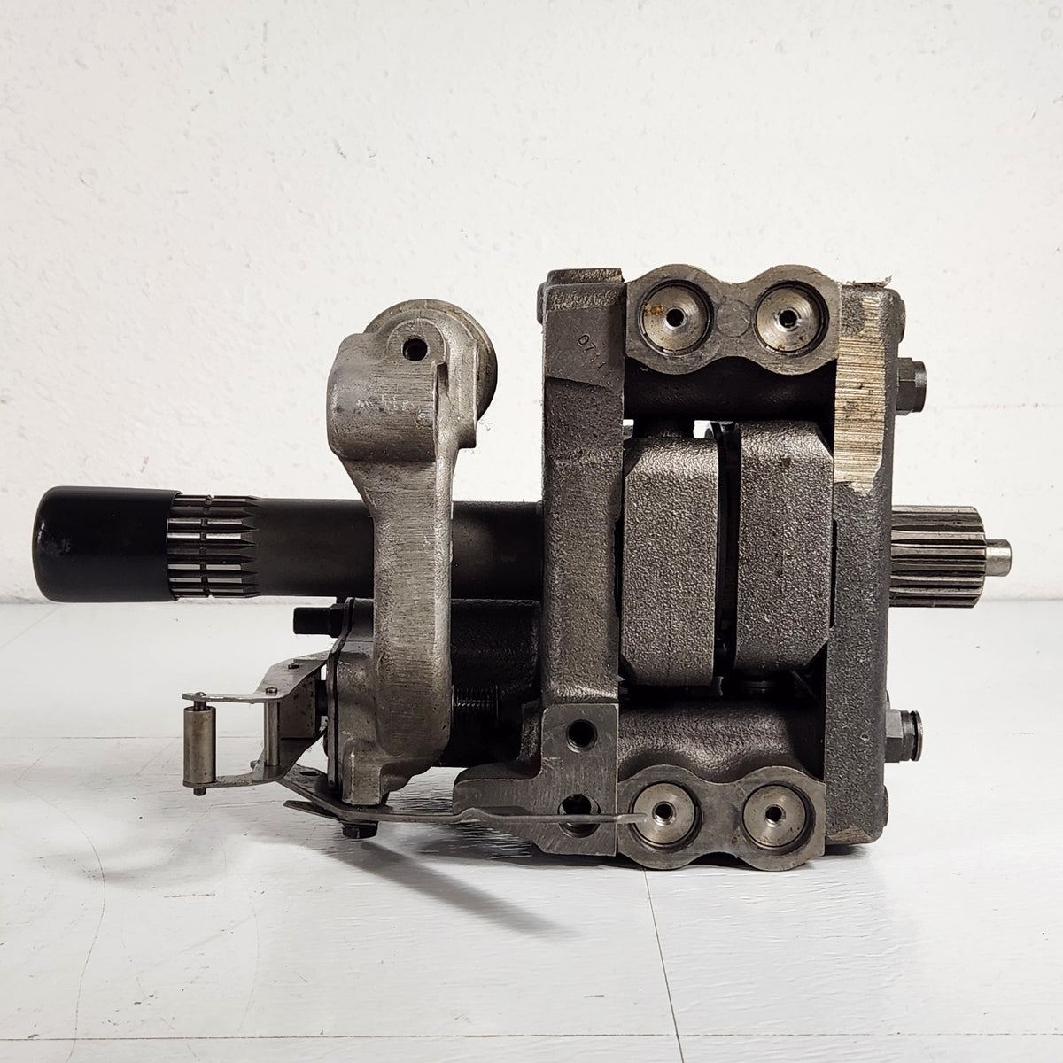 Massey Ferguson 1665500M1 Complete Hydraulic Lift Piston Pump Untested
