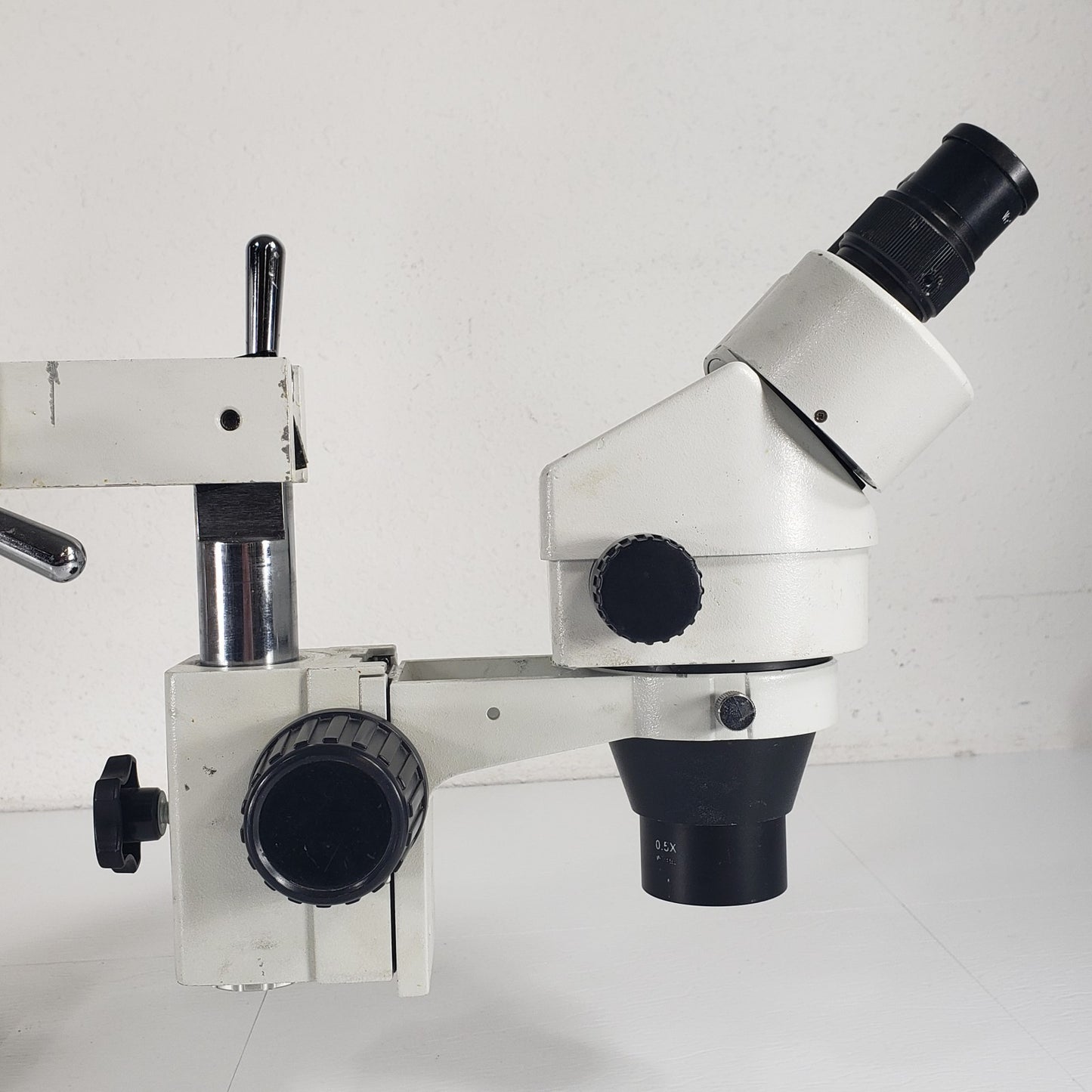 AmScope SM-4B Series 3.5-22.5x Stereo Microscope w/double Arm Stand Wide View