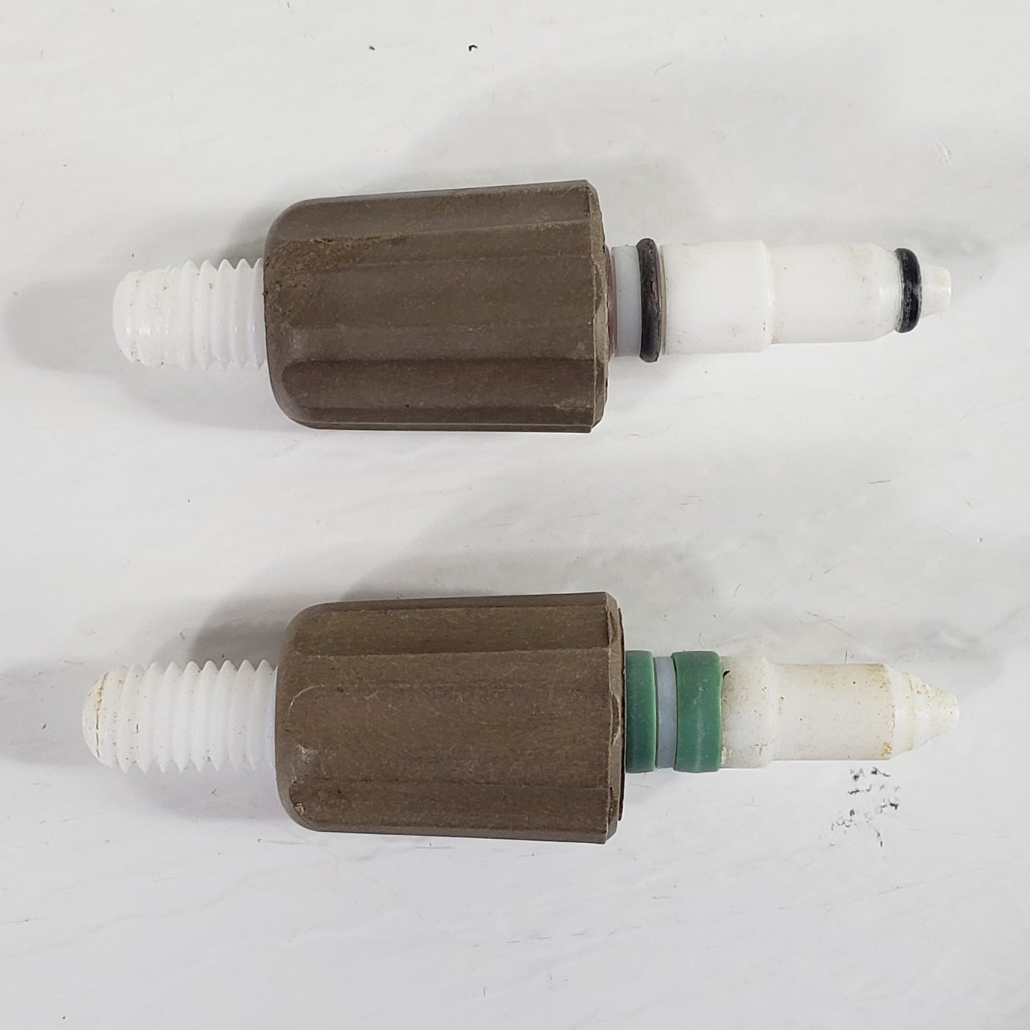 Two CHEMGLASS PTFE 0-8mm High Vacuum Valve Plugs for High Vacuum, Brown & Green