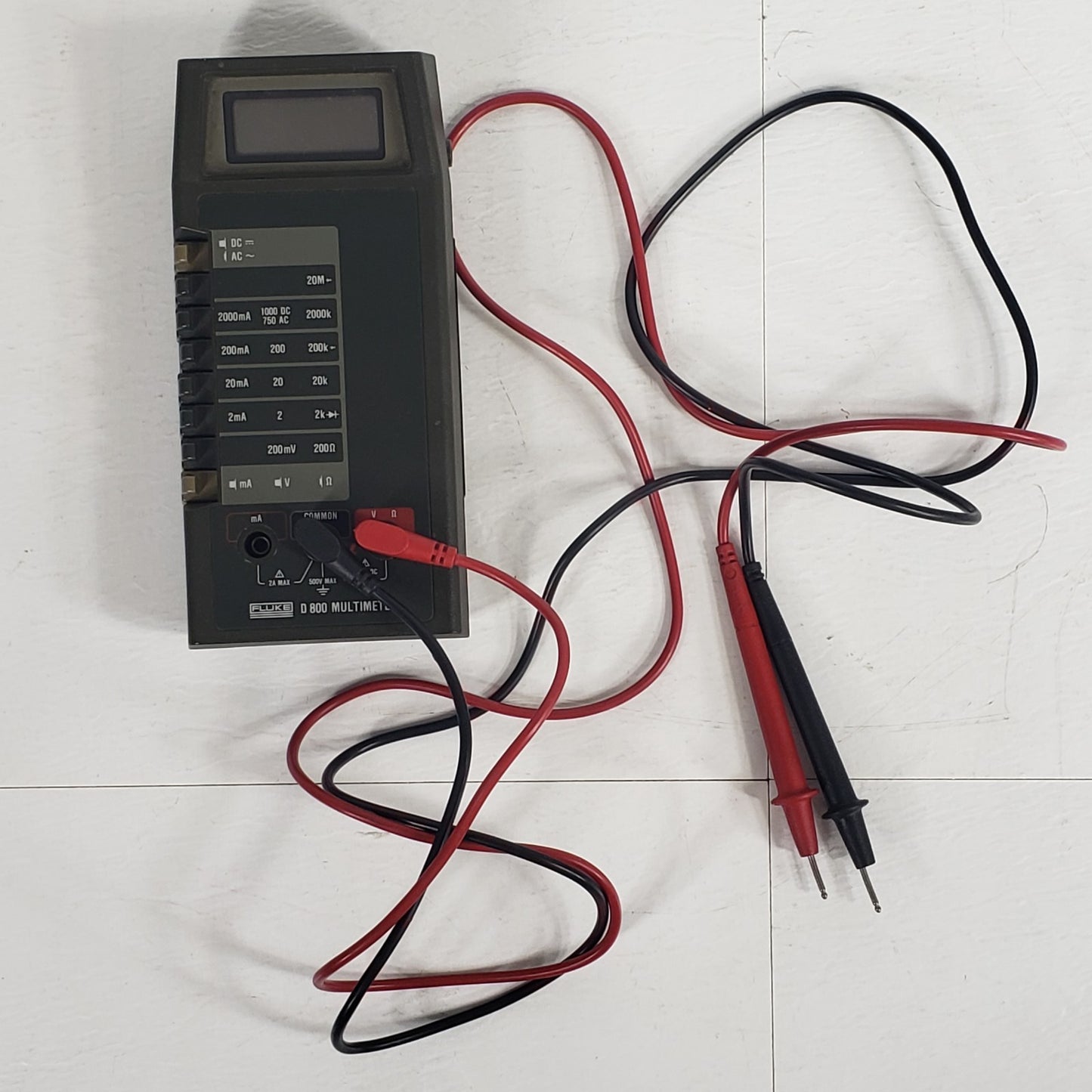 TESTED Fluke D800 Digital Multimeter DMM 500V 2A w/ Original Test Probes