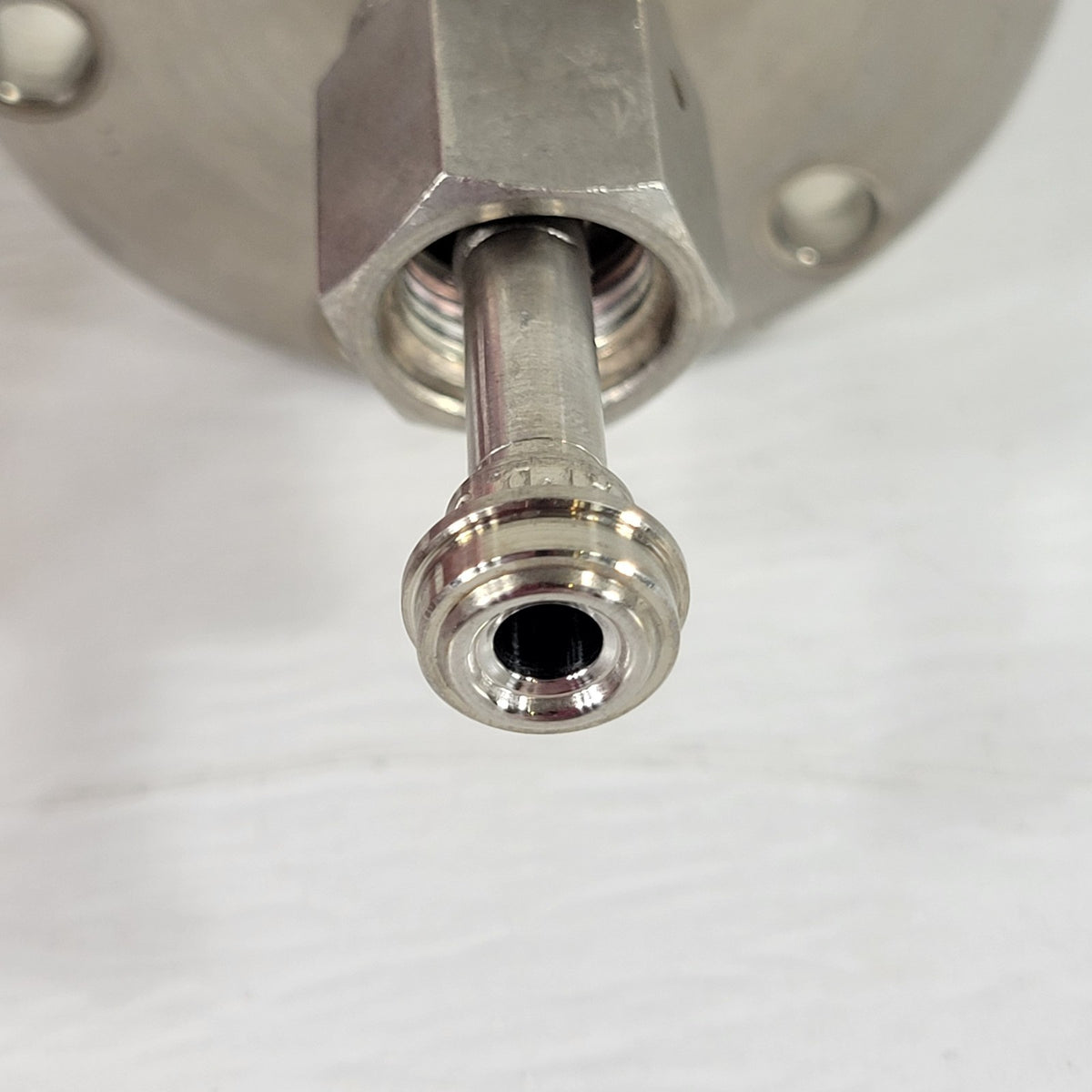 MDC LF-275VCR 2.75" CF Conflat DN35CF UHV 1/4" VCR Fluid Feedthrough Single Side